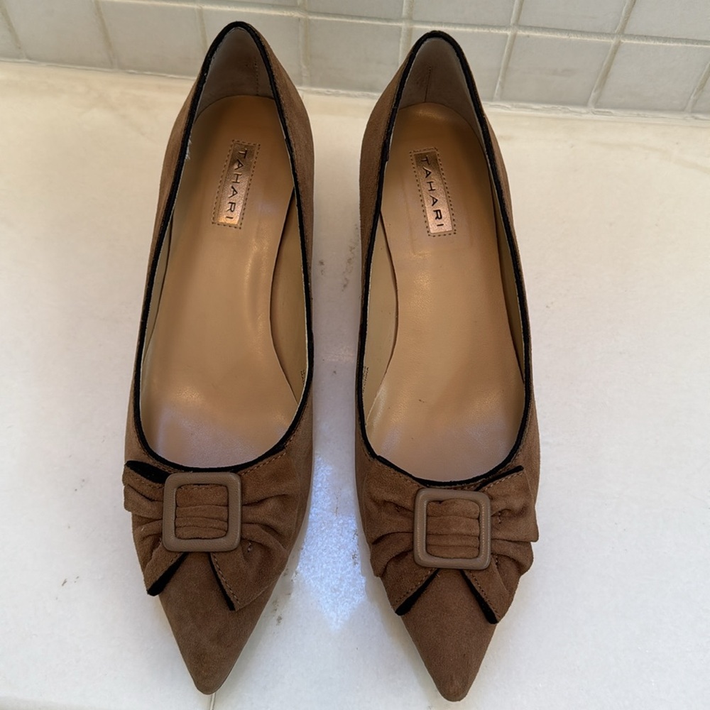 Tahari Brown Suede Heels with Bow Accent, 6 1/2 - Picture 2 of 9